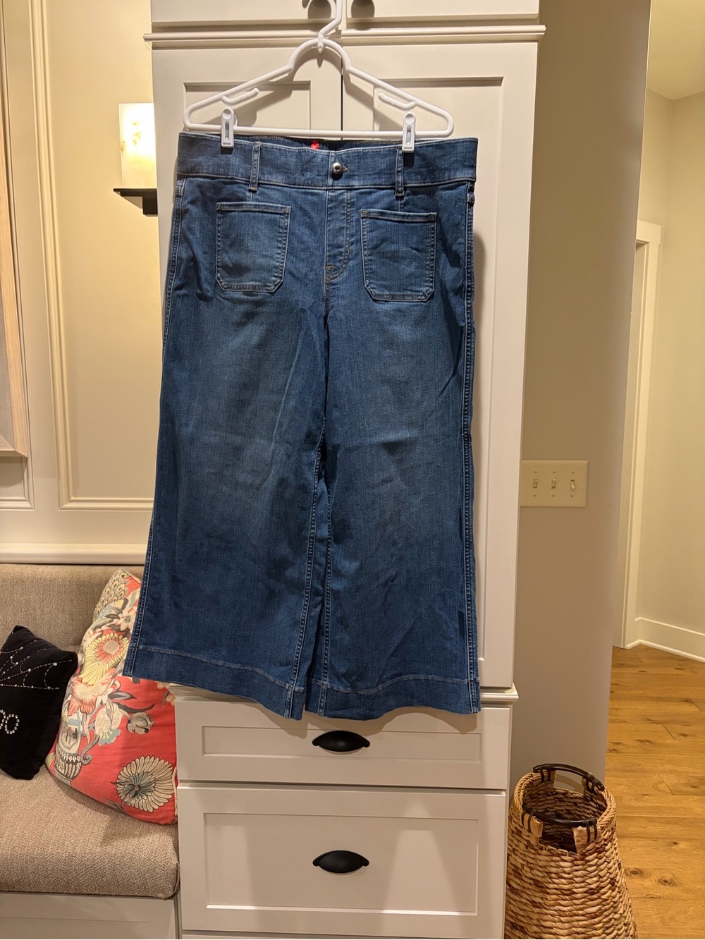SPANX Cropped Wide-Leg Denim Jeans in Medium Blue Wash